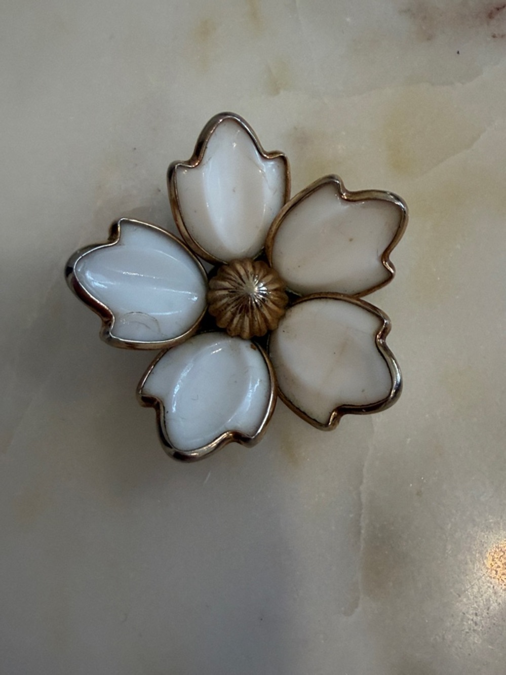 Trifari Gold Tone White Glass Petal Flower Pendant Brooch Pin Unsigned‎